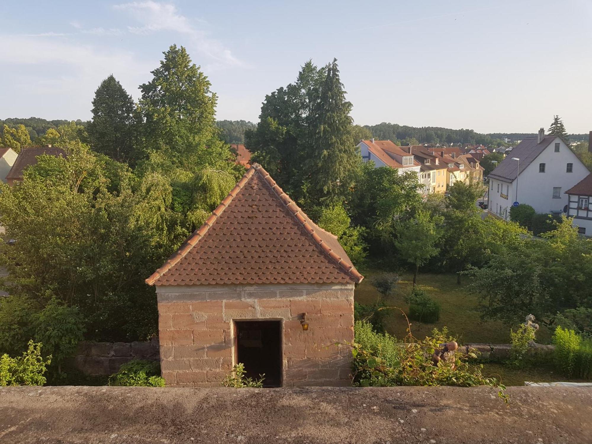 Hotel Garni Und Apartments Zur Krone Hilpoltstein Exterior photo